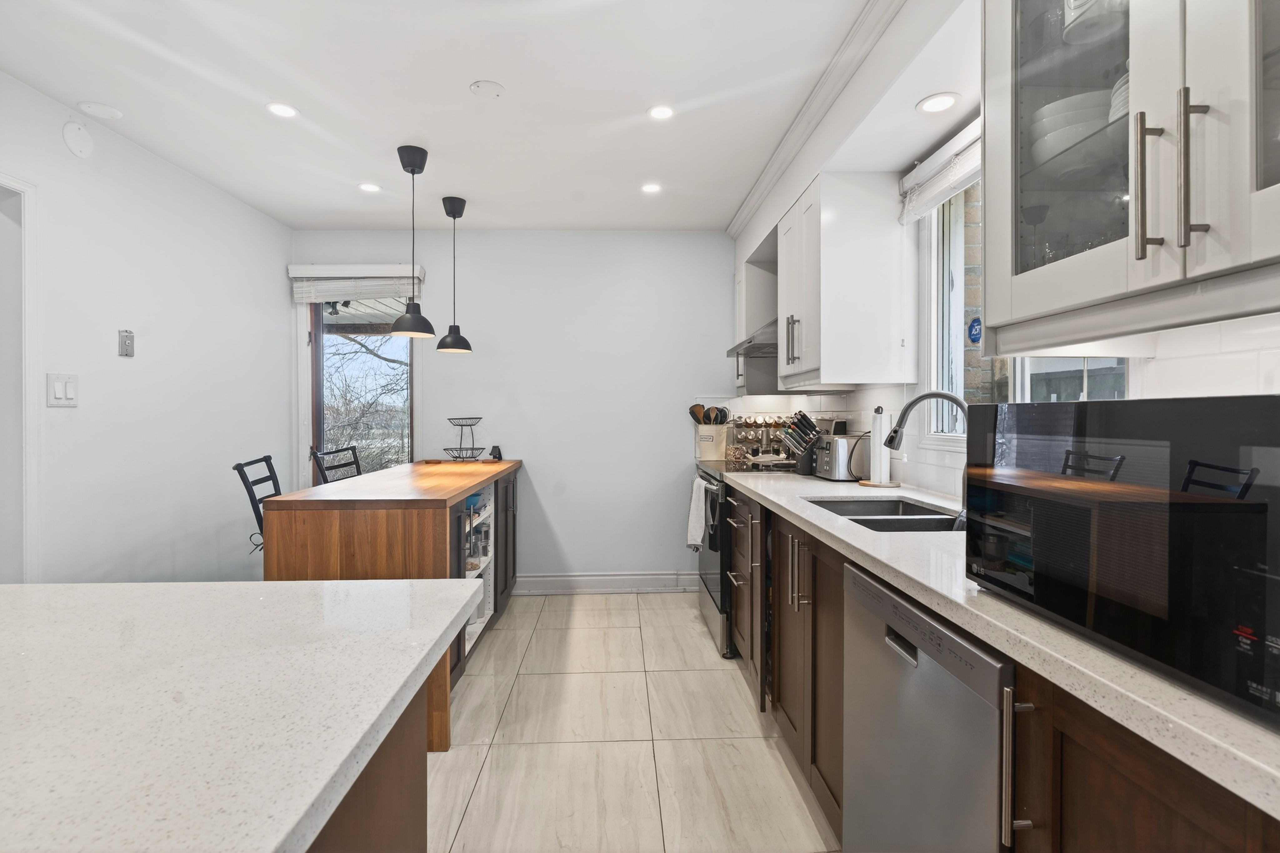 Kitchen counters and appliances